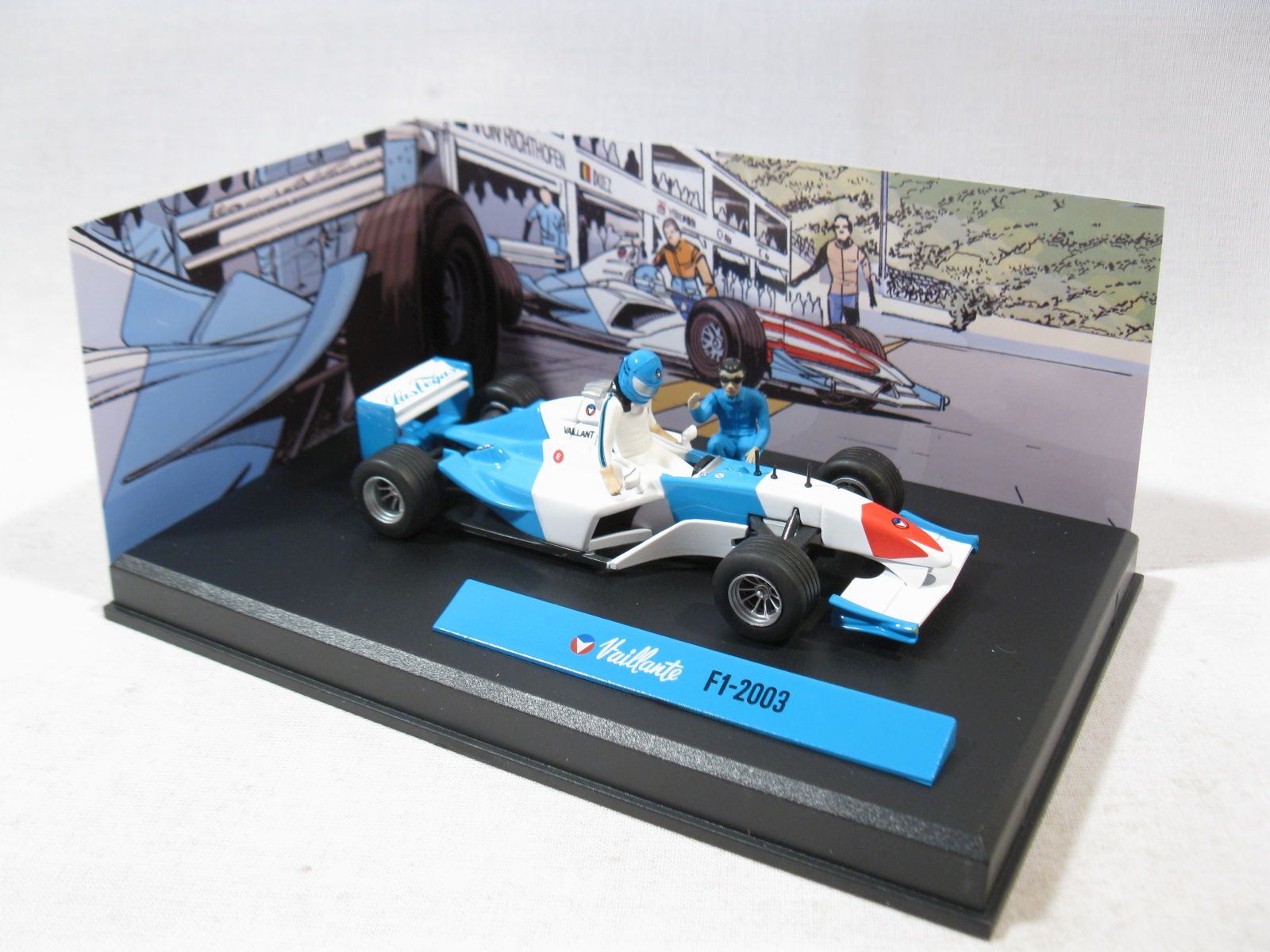 Michel Vaillant Auto F1 - 2003 Metall Diorama 1:43 85294 Michel Vaillant Auto F1 - 2003 Metall Diorama 1:43 85294