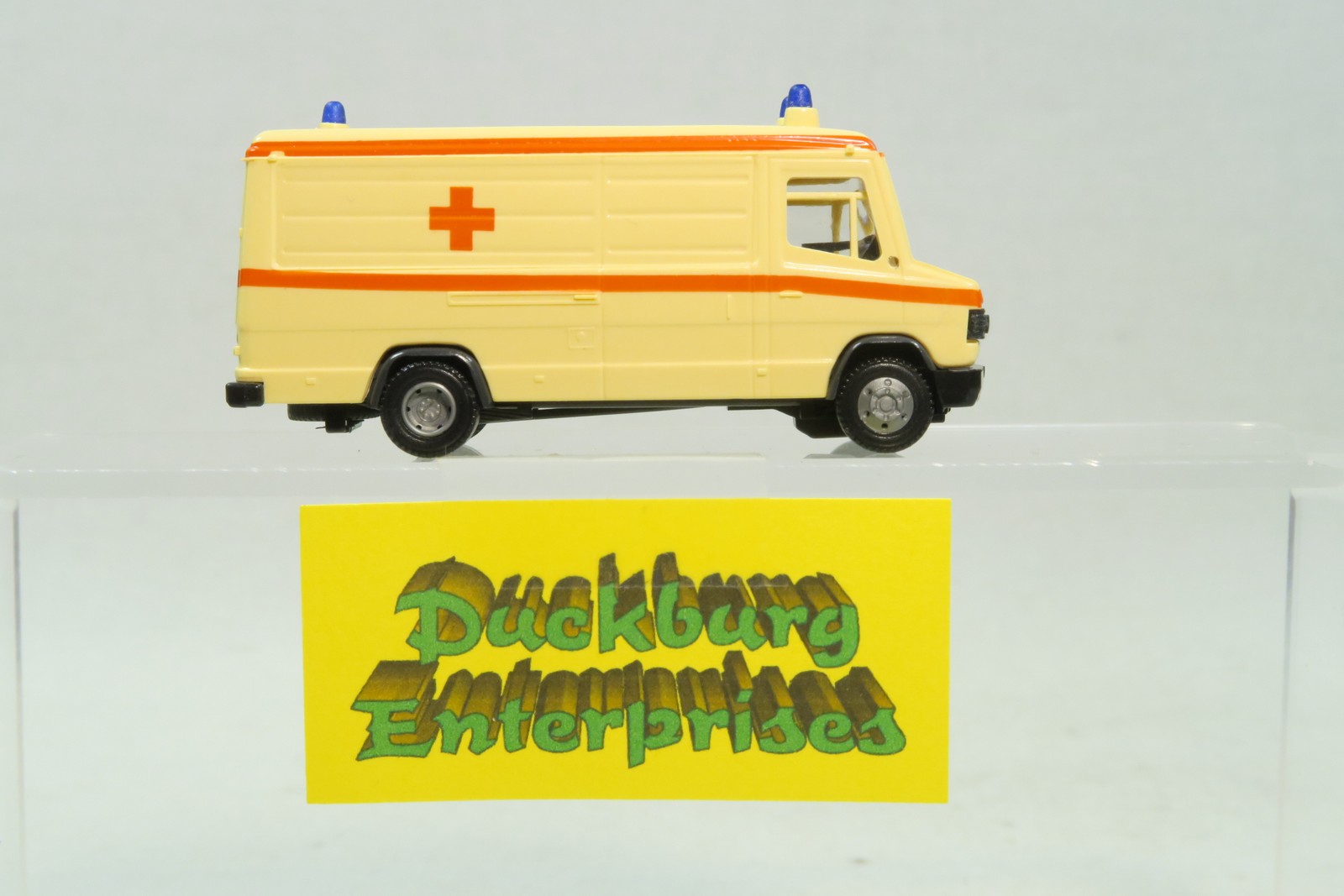 Praline 1:87 LKW 84303 Mercedes MB 507 D Notarzt  lose 177041