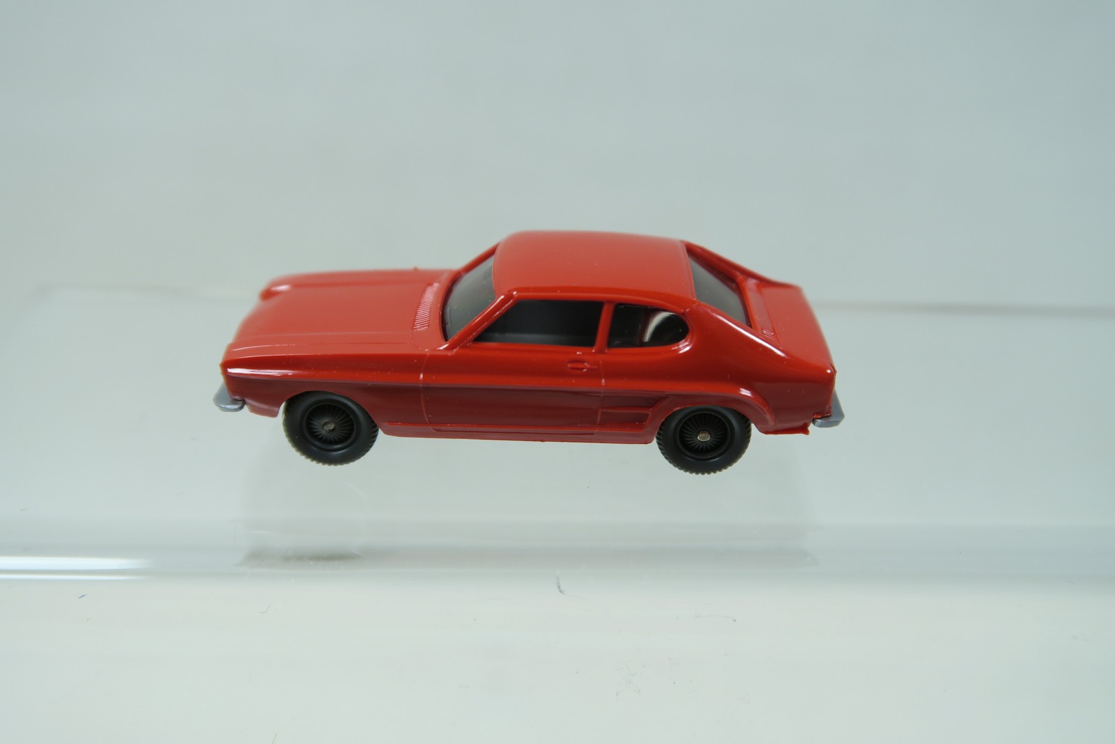 Wiking  CS 436 / 2C Ford Capri rot lose 1:87 149752 Wiking  CS 436 / 2C Ford Capri rot lose 1:87 149752