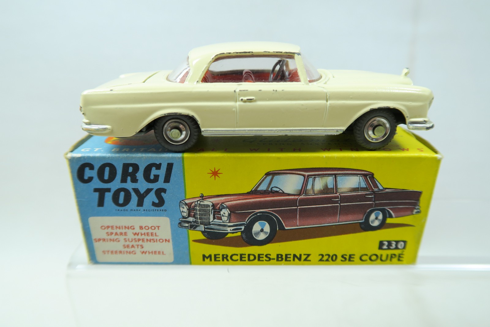 Corgi Toys 230 Mercedes Benz 220 SE Coupe weiß 1/43 in OVP 150696 Corgi Toys 230 Mercedes Benz 220 SE Coupe weiß 1/43 in OVP 150696