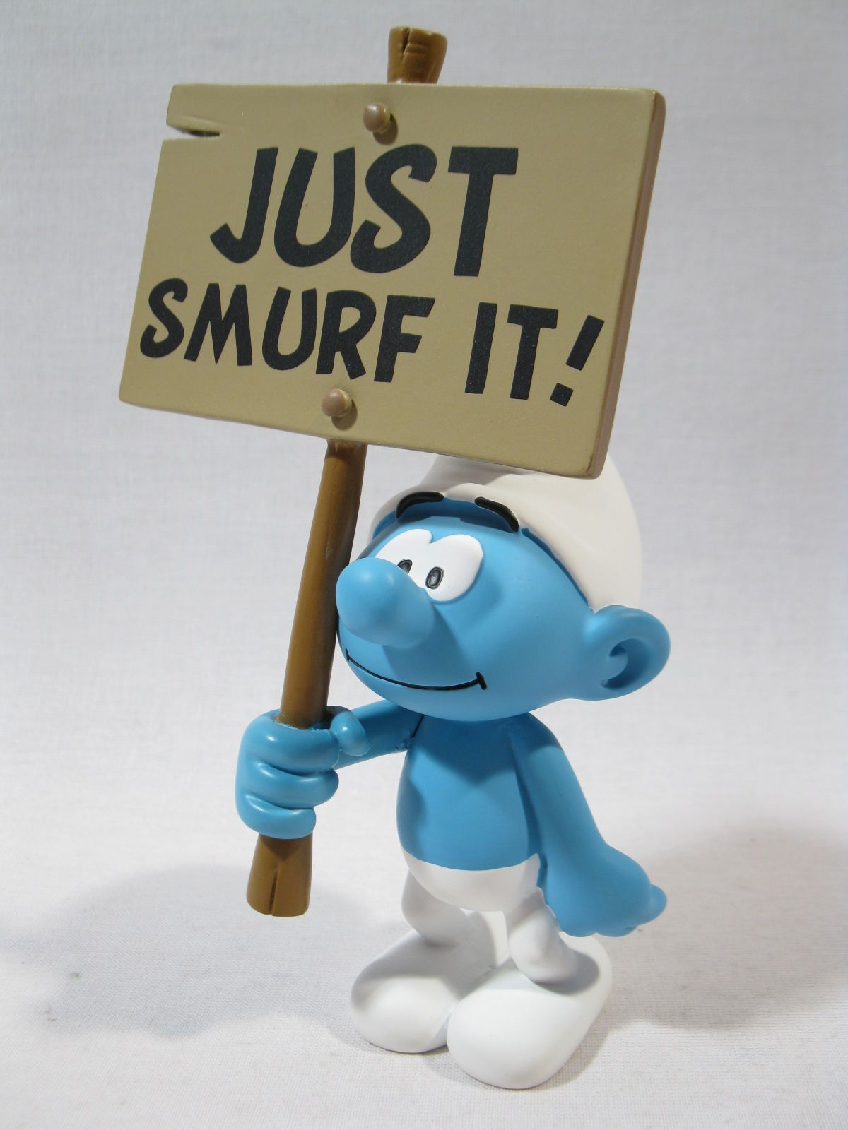 Kunstharz Schlumpf mit Schild just smurf it Plastoy resin smurf puffi p179 Kunstharz Schlumpf mit Schild just smurf it Plastoy resin smurf puffi p179