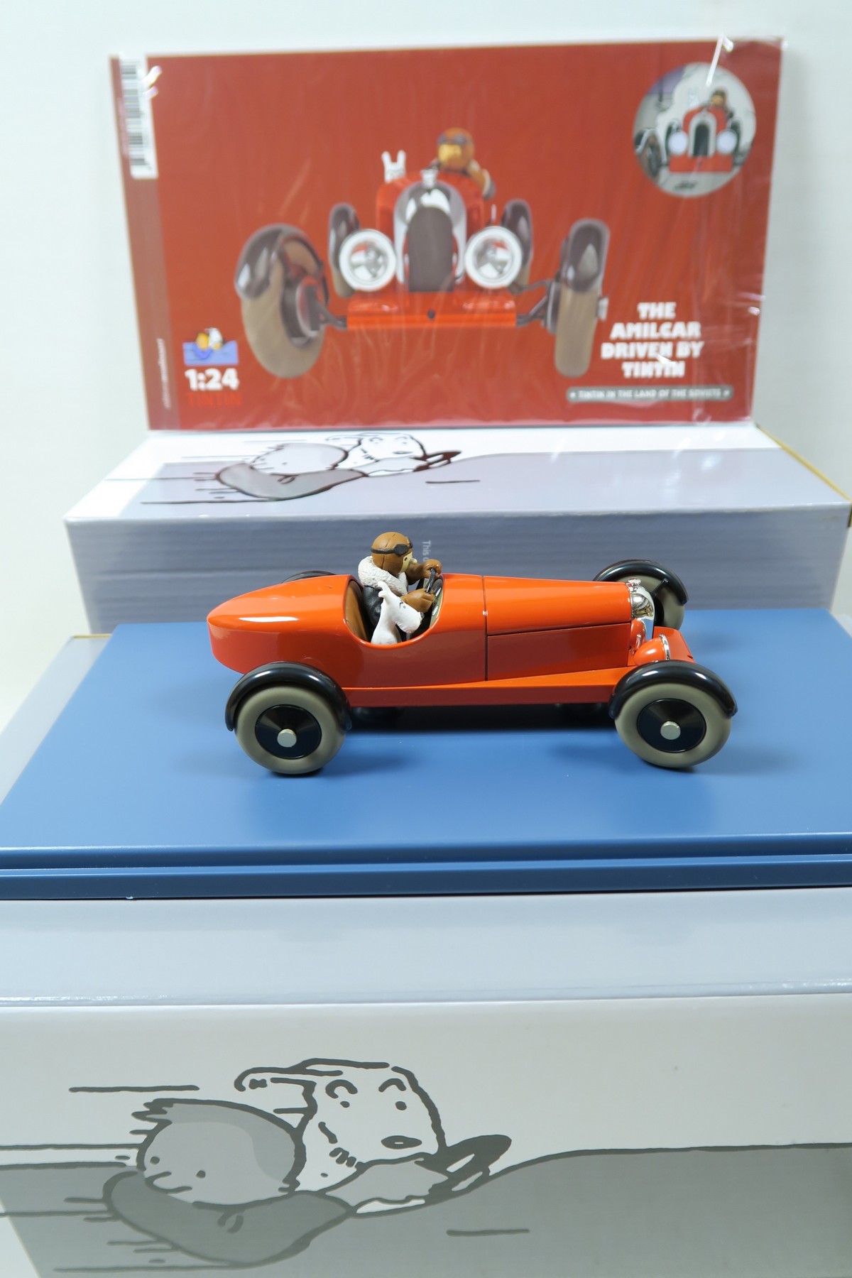 Tim & Struppi Tintin Auto 1/24 roter Rennwagen Amilcar Moulinsart 29938 Tim & Struppi Tintin Auto 1/24 roter Rennwagen Amilcar Moulinsart 29938