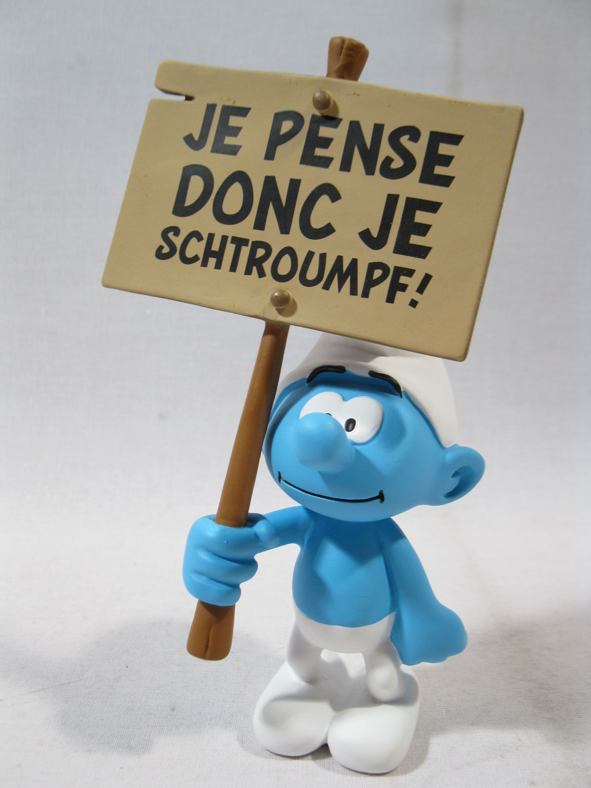 Kunstharz Schlumpf mit Schild je pense Plastoy resin smurf puffi p150 Kunstharz Schlumpf mit Schild je pense Plastoy resin smurf puffi p150