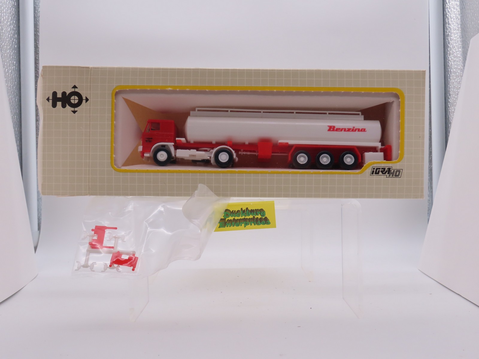 IGRA 04111 LIAZ Tank Sattelzug Benzina rot weiß in OVP 1:87 188125