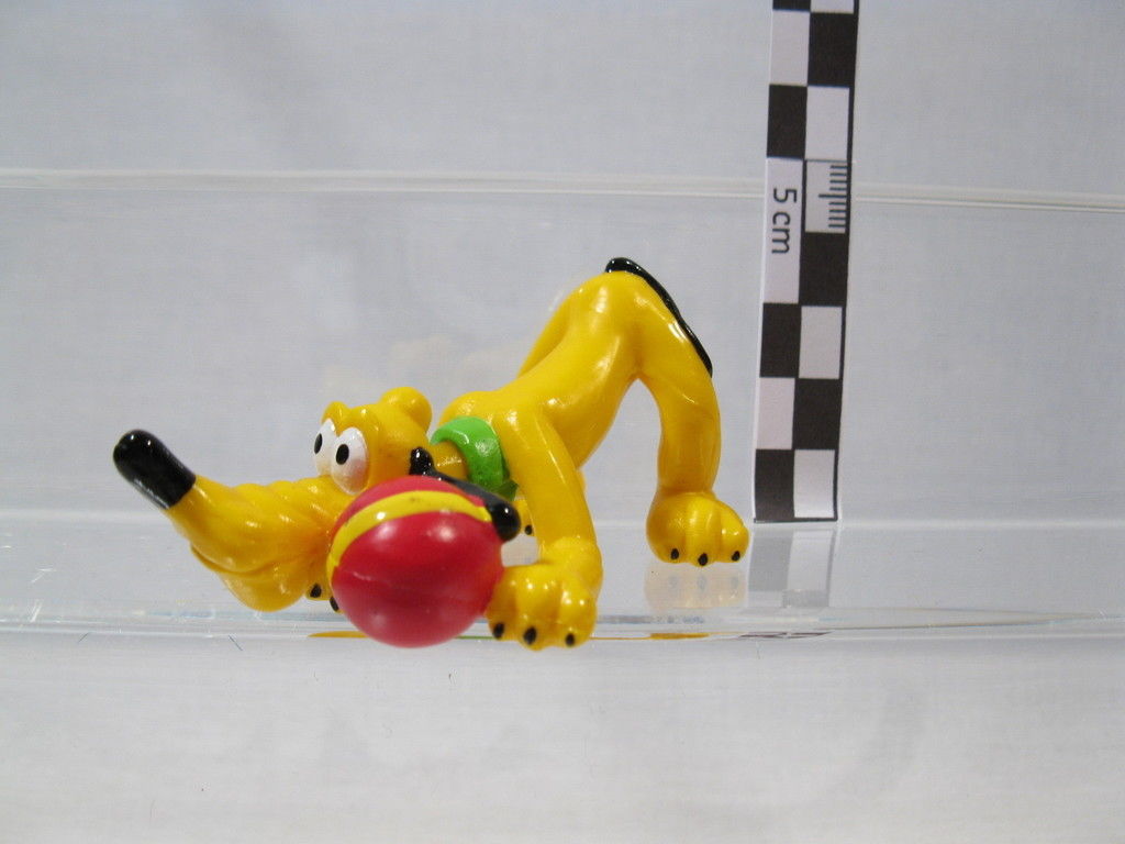 Donald, Micky & Co Serie: Pluto mit Ball Disney Park 1990er Jahre 60126 Donald, Micky & Co Serie: Pluto mit Ball Disney Park 1990er Jahre 60126