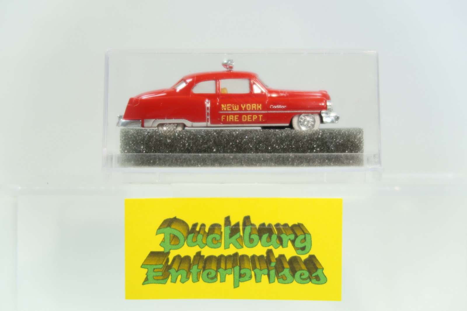 Praline / Revell  1:87 LKW 3413 Cadillac 54 New York Firechief in OVP 174785