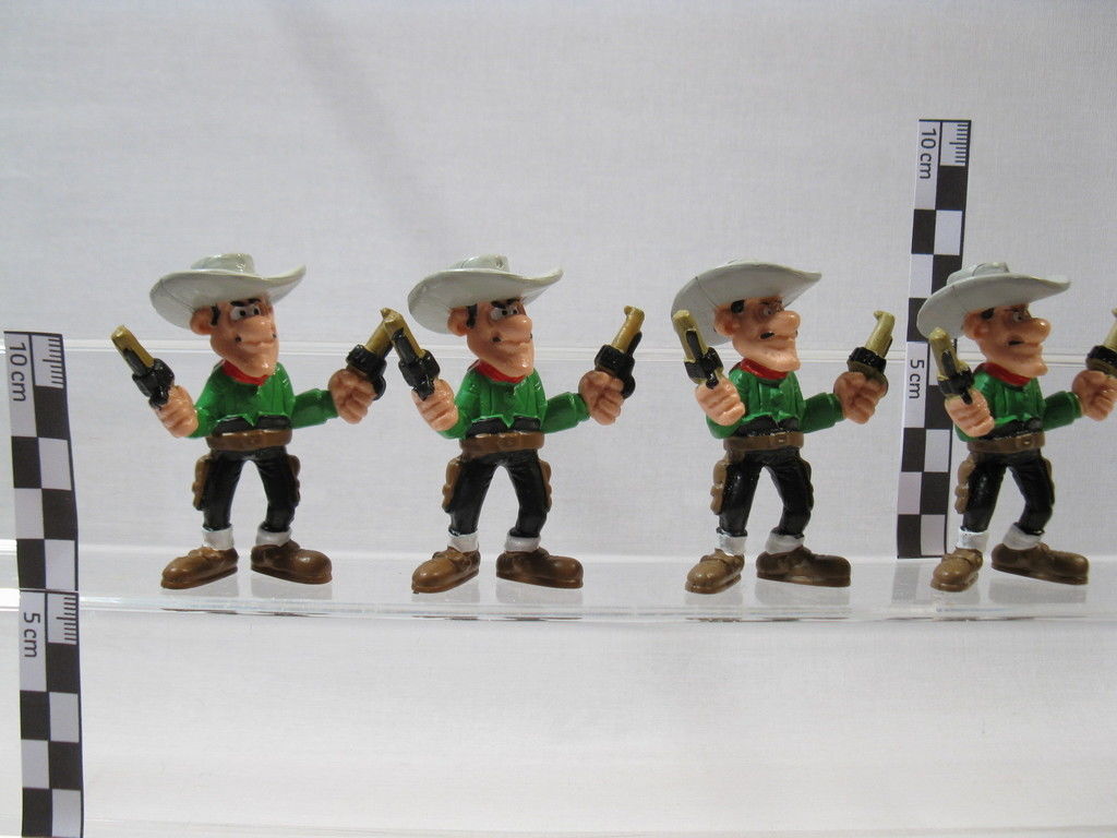 Lucky Luke Schleich 1984: 4 Daltons in grün gleiche Größe 60527 Lucky Luke Schleich 1984: 4 Daltons in grün gleiche Größe 60527