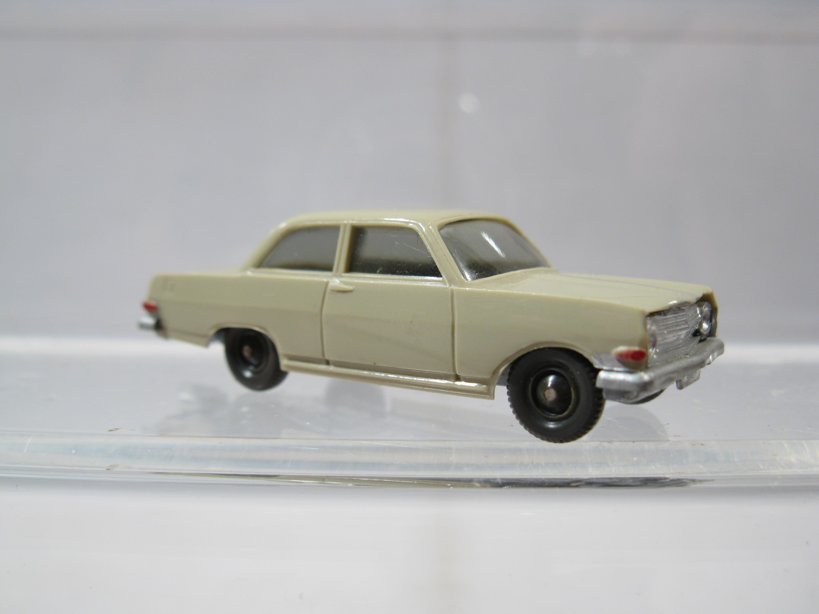 Wiking # 8 r  Opel Rekord in hellgelbgrau  lose H0 1:87  wi1352 Wiking # 8 r  Opel Rekord in hellgelbgrau  lose H0 1:87  wi1352