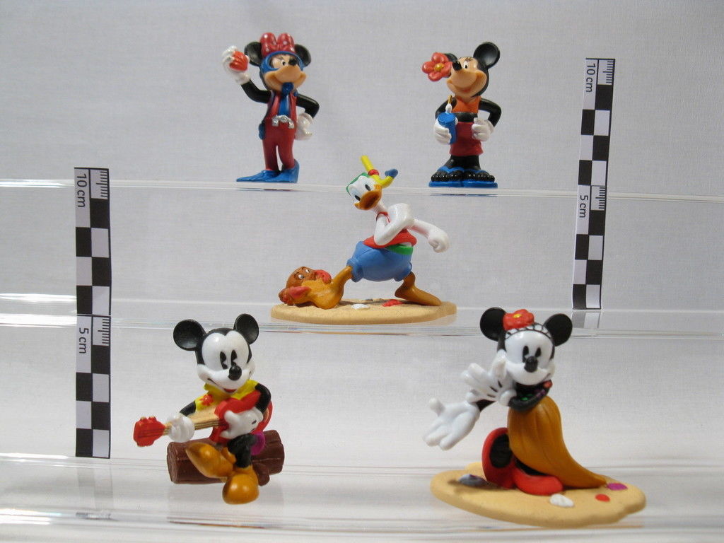 Donald, Micky, Minni am Hawaii Strand 5 Figuren Firma ? 60165 Donald, Micky, Minni am Hawaii Strand 5 Figuren Firma ? 60165