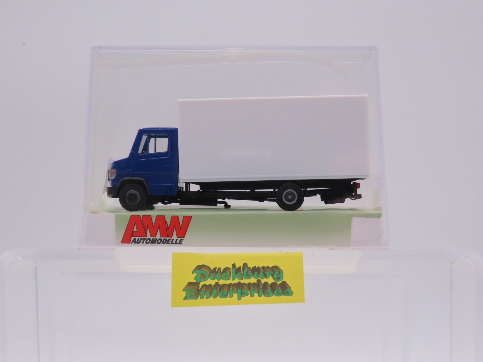 AMW 3615 Mercedes Benz Vario mit Koffer blau weiß in OVP 1:87 188099