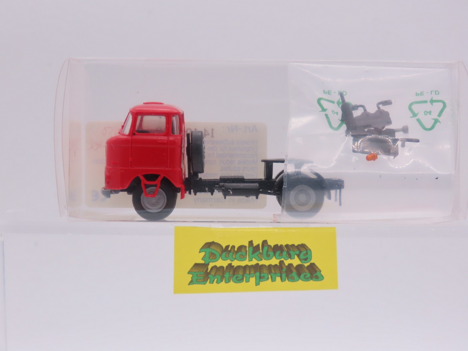 SES 14105400 IFA W 50 Sattel DDR Zugmaschine rot in OVP 1:87 188001 SES 14105400 IFA W 50 Sattel DDR Zugmaschine rot in OVP 1:87 188001