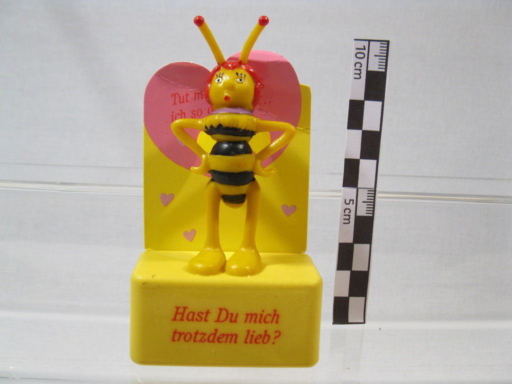 Biene Maja Schleich 1976:  Kassandra auf Sockel  hast du mich lieb?  60541 Biene Maja Schleich 1976:  Kassandra auf Sockel  hast du mich lieb?  60541